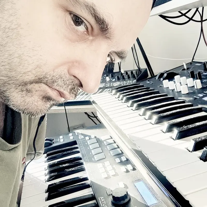 Latarnik Muzyka Elektroniczna w studiu